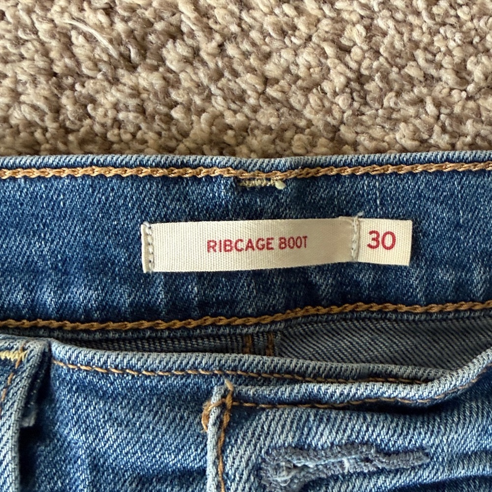Levi’s Ribcage Boot cropped jeans - Picture 2 of 4
